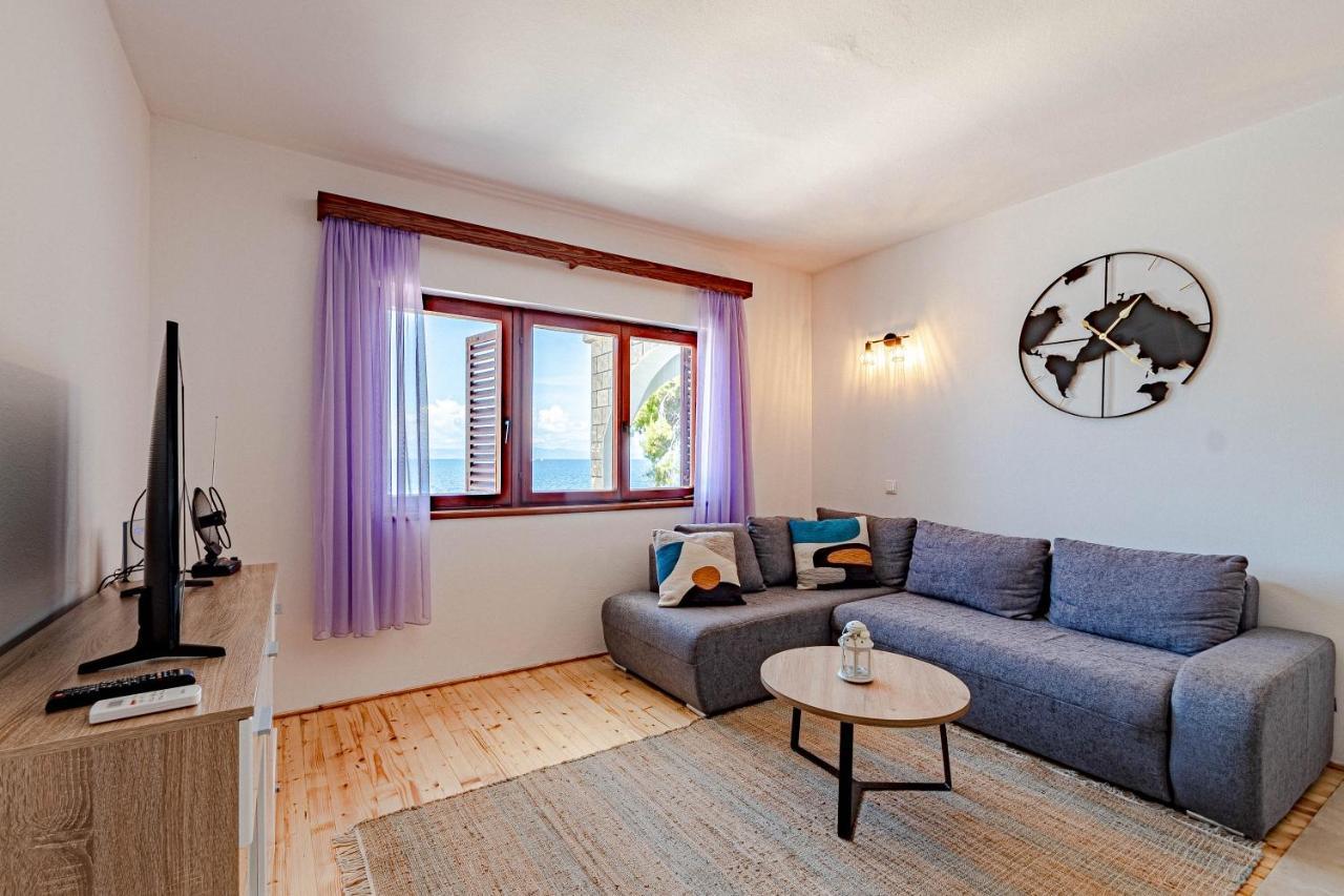 Apartment Beachfront Tempera With Seaview *
